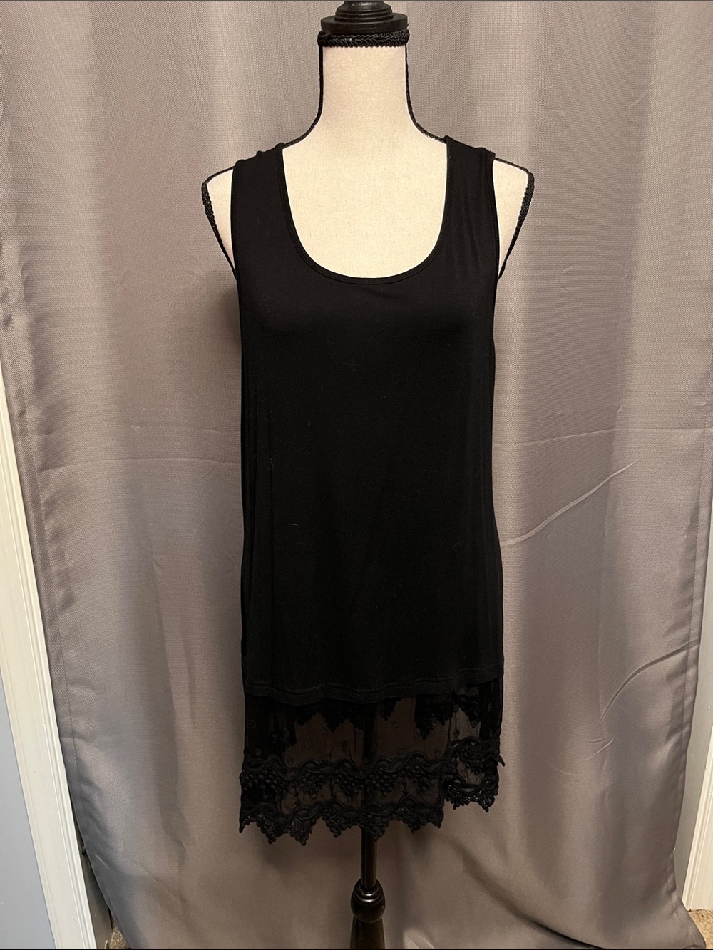 Kaktus Black Scoop Lace-Hem Camisole